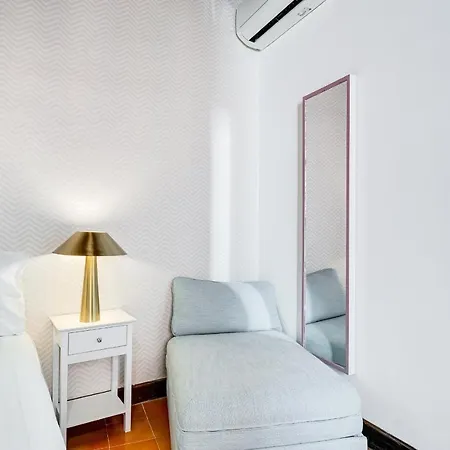 The Unique Pantheon Apartment *