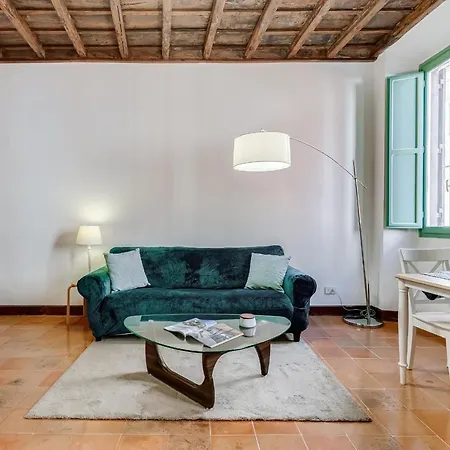The Unique Pantheon Apartment