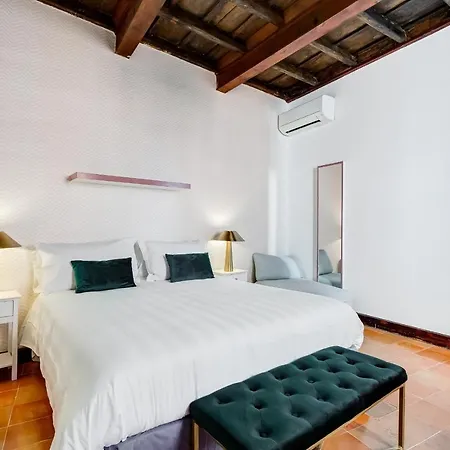 The Unique Pantheon Apartment